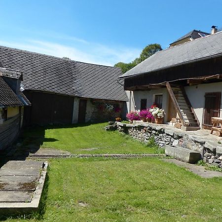Bizoni Dvur Hotell Retenice Eksteriør bilde