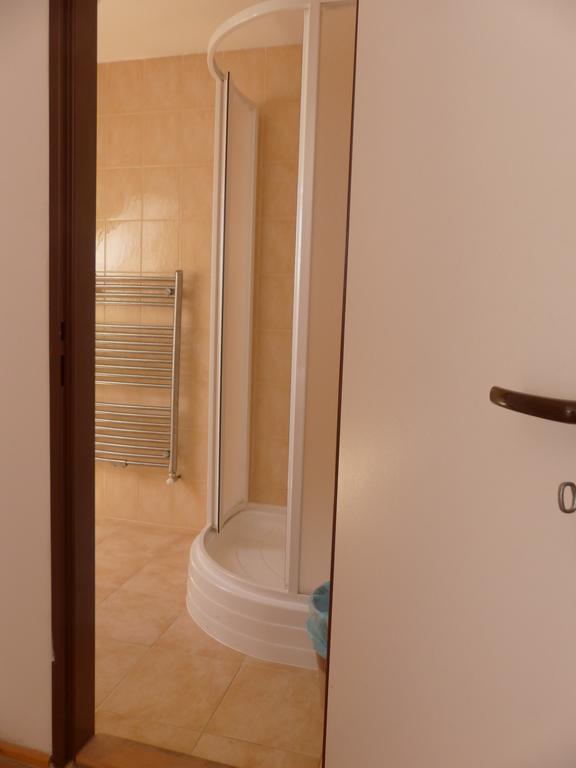 Bizoni Dvur Hotell Retenice Eksteriør bilde